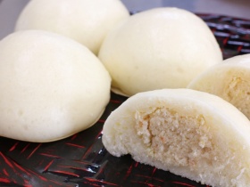 井上豆腐店から仕入れている出来立てのおからを使用。